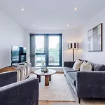 Stylish 2Br City Apartment Free Parking & Terrace Appartement *