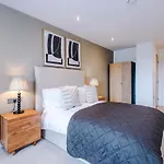 Stylish 2Br City Apartment Free Parking & Terrace Leeds (West Yorkshire)