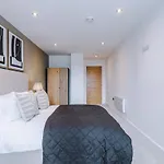 Appartement Stylish 2Br City Apartment Free Parking & Terrace *