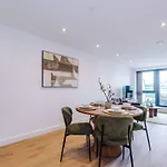 Stylish 2Br City Apartment Free Parking & Terrace Appartement *