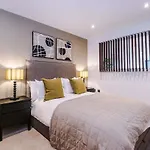 Stylish 2Br City Apartment Free Parking & Terrace *