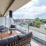 Stylish 2Br City Apartment Free Parking & Terrace Appartement