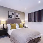 Stylish 2Br City Apartment Free Parking & Terrace Appartement
