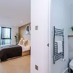 Stylish 2Br City Apartment Free Parking & Terrace Appartement *