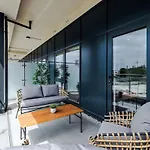 Stylish 2Br City Apartment Free Parking & Terrace