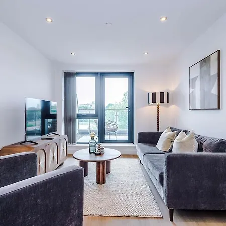 Chic 2 Bed With Terrace & Parking Apartament *