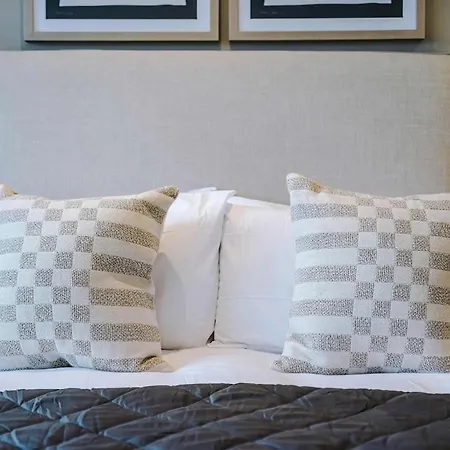 Apartament Chic 2 Bed With Terrace & Parking *