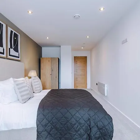 Apartament Chic 2 Bed With Terrace & Parking *