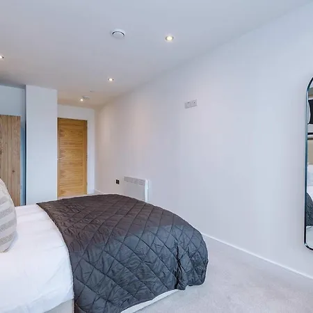 Stylish 2br Free Parking & Terrace Apartament