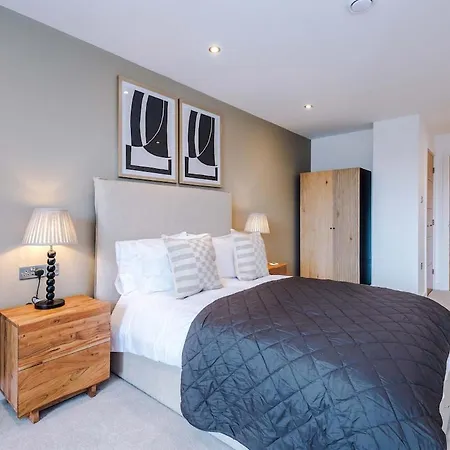 Chic 2 Bed With Terrace & Parking