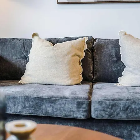 Stylish 2Br City Apartment Free Parking & Terrace
