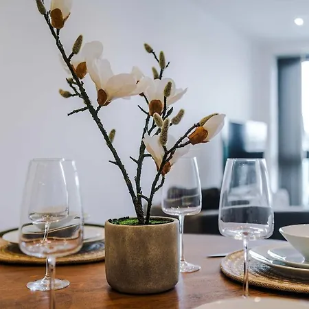 Stylish 2br Free Parking & Terrace *