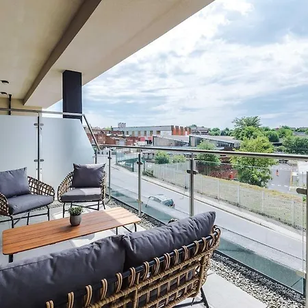 Chic 2 Bed With Terrace & Parking Apartament