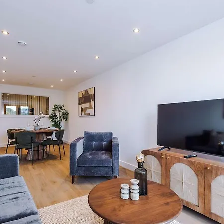 Stylish 2br Free Parking & Terrace Apartament *
