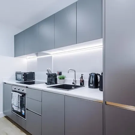 Stylish 2br Free Parking & Terrace Apartament *