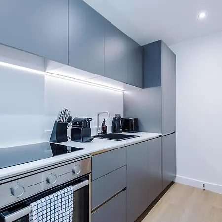 Chic 2 Bed With Terrace & Parking Apartament Leeds (West Yorkshire)