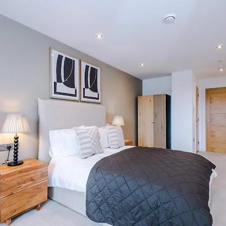 Appartement Chic 2 Bed With Terrace & Parking