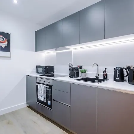 Apartament Stylish 2br Free Parking & Terrace