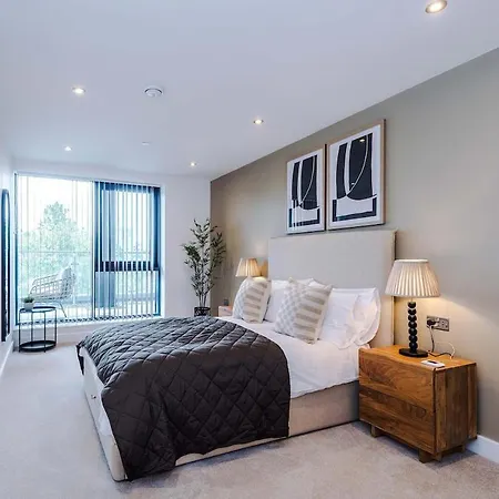 Chic 2 Bed With Terrace & Parking Apartament *