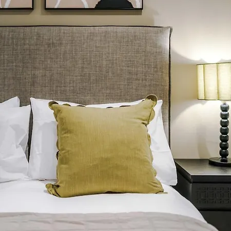 Chic 2 Bed With Terrace & Parking Leeds (West Yorkshire)