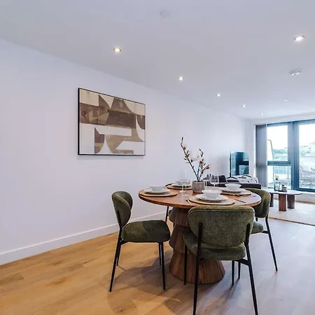 Stylish 2br Free Parking & Terrace * Leeds (West Yorkshire)