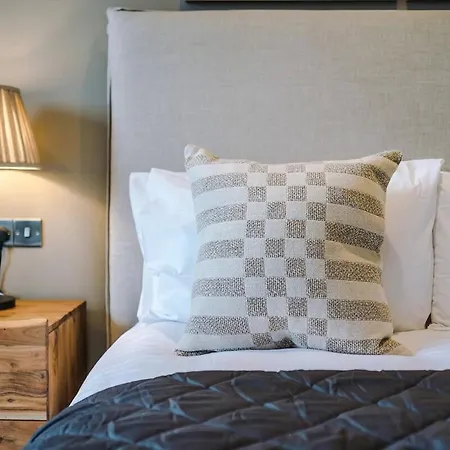 Chic 2 Bed With Terrace & Parking Apartament Leeds (West Yorkshire)