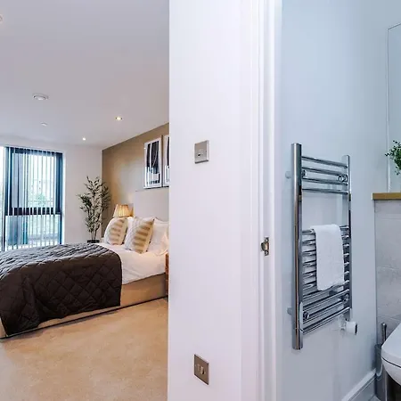 Chic 2 Bed With Terrace & Parking Apartament *