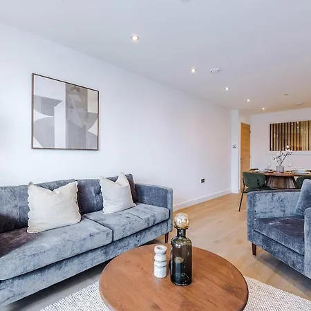 Chic 2 Bed With Terrace & Parking *