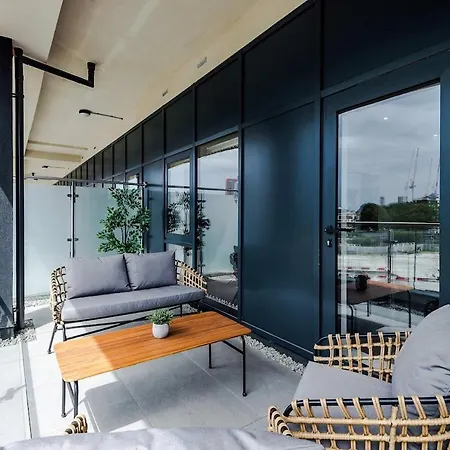 Chic 2 Bed With Terrace & Parking