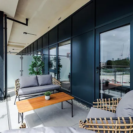Stylish 2br Free Parking & Terrace ليدز