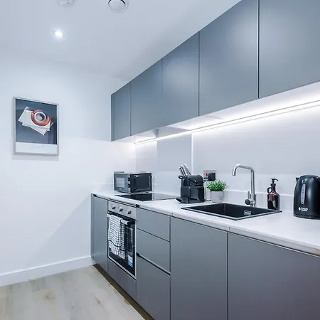 Stylish 2br Free Parking & Terrace شقة ليدز