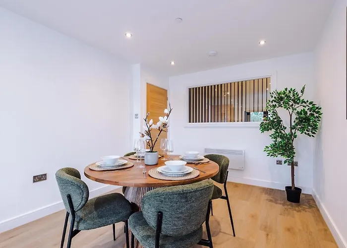 Chic 2 Bed With Terrace & Parking Апартаменти Лідс