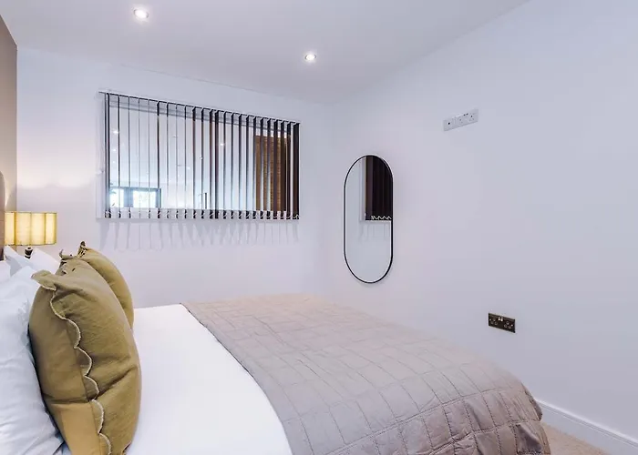 Chic 2 Bed With Terrace & Parking Apartament