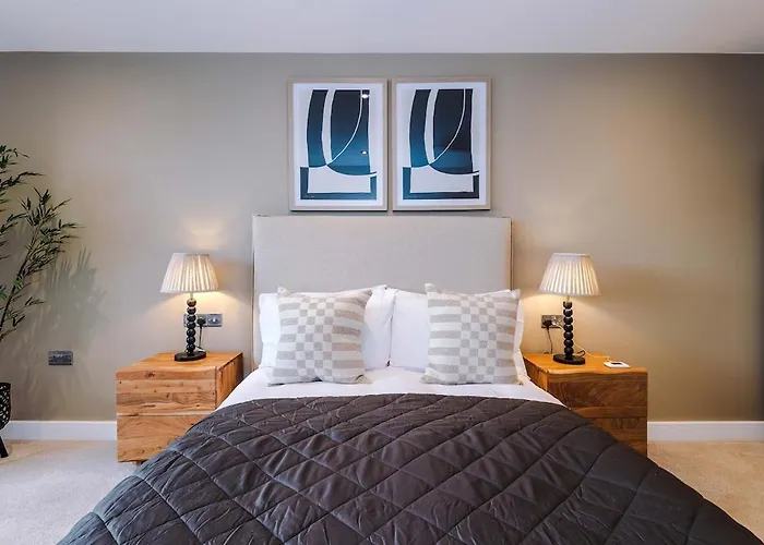 Chic 2 Bed With Terrace & Parking Апартаменти Лідс