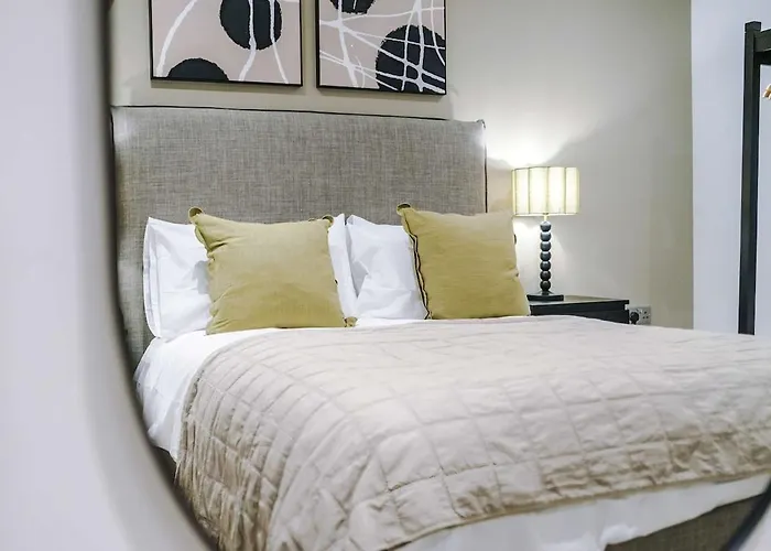 Chic 2 Bed With Terrace & Parking Лідс