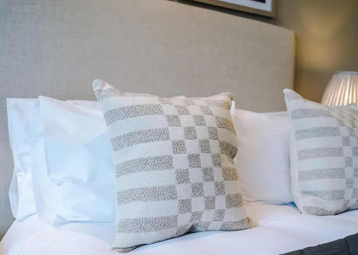 Chic 2 Bed With Terrace & Parking