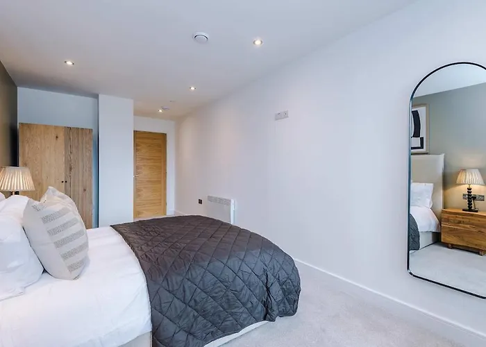 Chic 2 Bed With Terrace & Parking Apartament