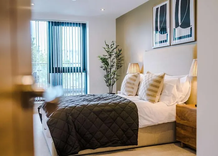 Chic 2 Bed With Terrace & Parking Apartament *