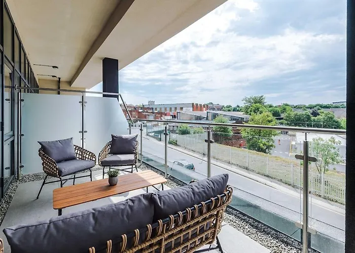 Chic 2 Bed With Terrace & Parking Apartament