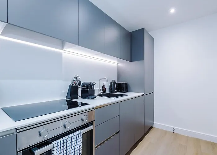 Chic 2 Bed With Terrace & Parking Апартаменти Лідс