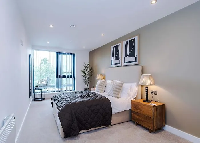 Chic 2 Bed With Terrace & Parking Apartament *