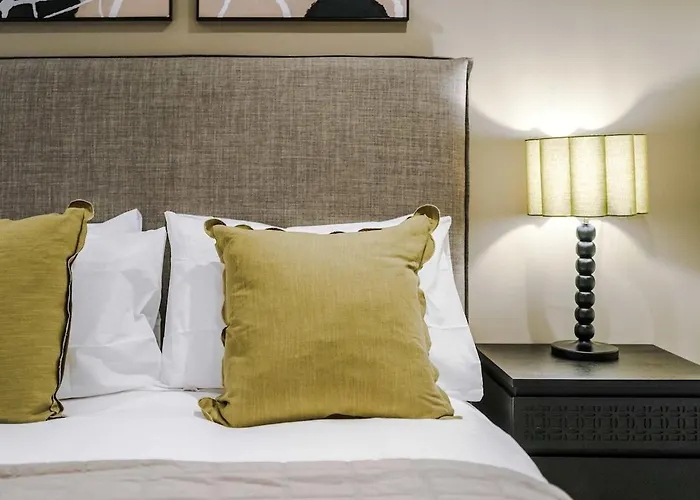 Chic 2 Bed With Terrace & Parking Leeds (West Yorkshire)