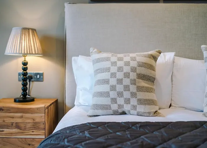 Chic 2 Bed With Terrace & Parking Апартаменти Лідс