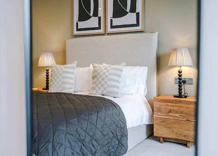 Chic 2 Bed With Terrace & Parking Apartament *