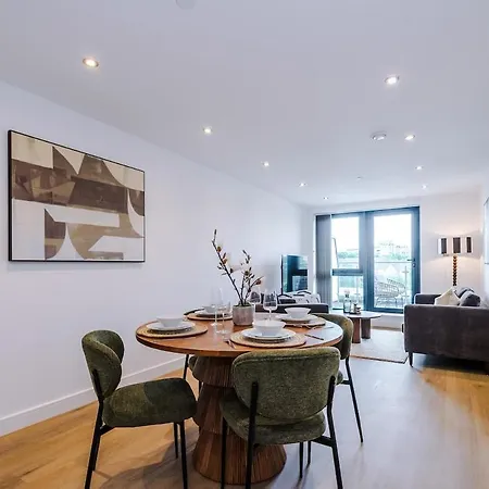 Stylish 2br Free Parking & Terrace Leeds (West Yorkshire)