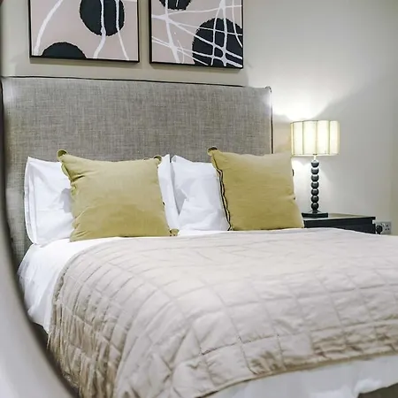 Stylish 2br Free Parking & Terrace Leeds (West Yorkshire)