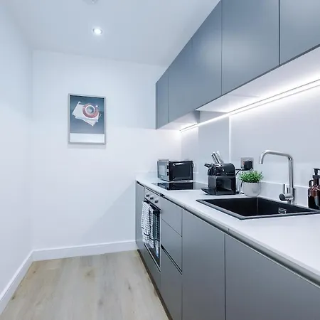 Stylish 2br Free Parking & Terrace *