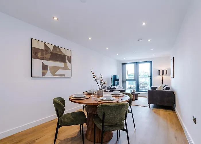 Chic 2 Bed With Terrace & Parking Leeds (West Yorkshire)