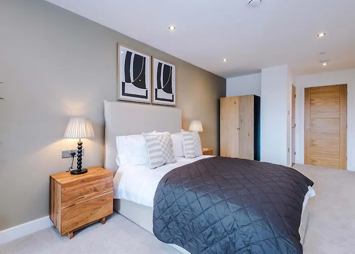 Chic 2 Bed With Terrace & Parking